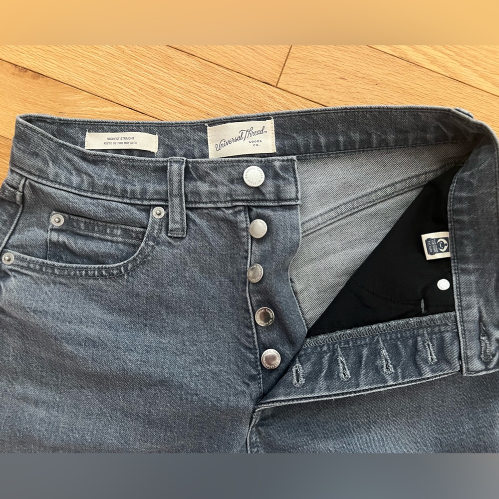 Universal Thread Women's Straight Leg Jeans in Gray (NWOT) - Picture 3 of 3